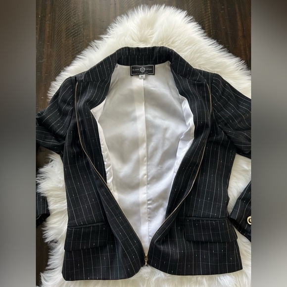 St.John sport by Marie Gray woman’s zip up suit jacket size 8 EUC - Picture 7 of 10